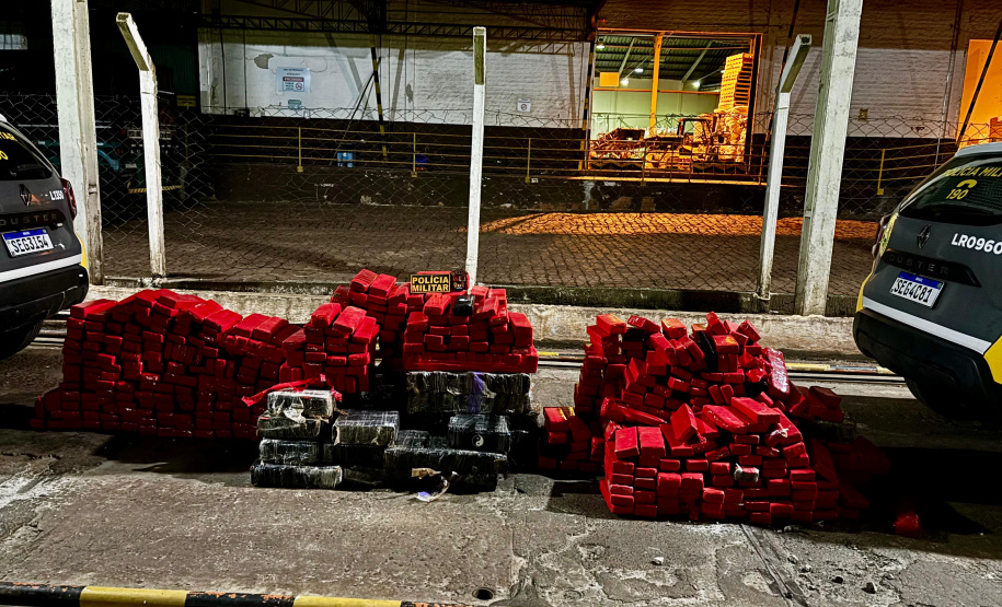 Polícia Militar do Paraná apreende quase uma tonelada de maconha e detém três pessoas em Rosário do Ivaí