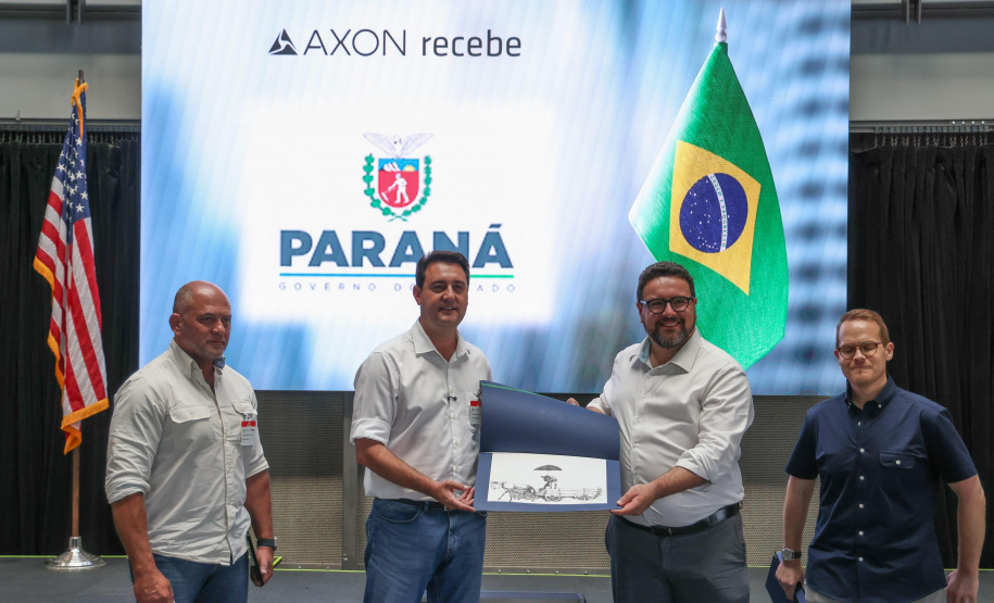 Governador anuncia compra de 2 mil armas não letais de gigante global que fornece para o FBI