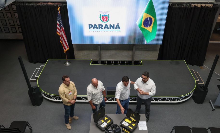 Governador anuncia compra de 2 mil armas não letais de gigante global que fornece para o FBI