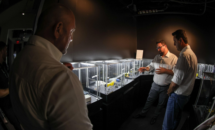 Governador anuncia compra de 2 mil armas não letais de gigante global que fornece para o FBI