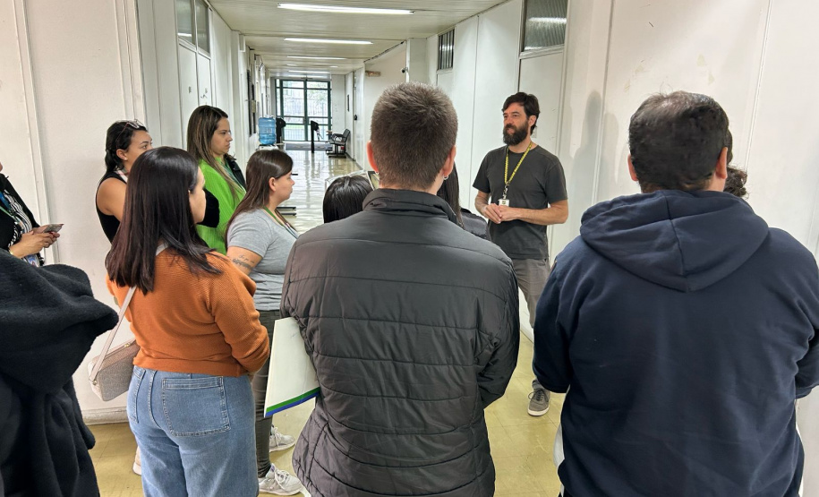 Servidores da Sesp visitam unidades da Polícia Científica em Curitiba