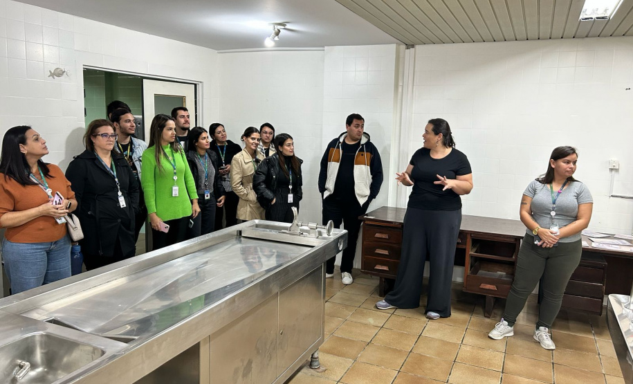 Servidores da Sesp visitam unidades da Polícia Científica em Curitiba