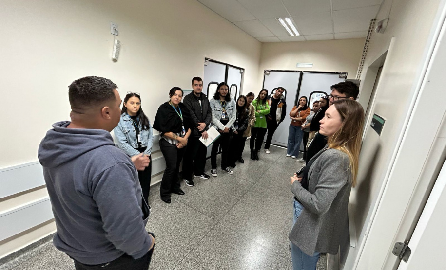 Servidores da Sesp visitam unidades da Polícia Científica em Curitiba