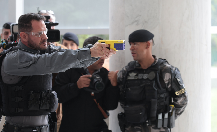 Com tecnologia de última geração, Paraná entrega 1,4 mil armas não letais para as polícias