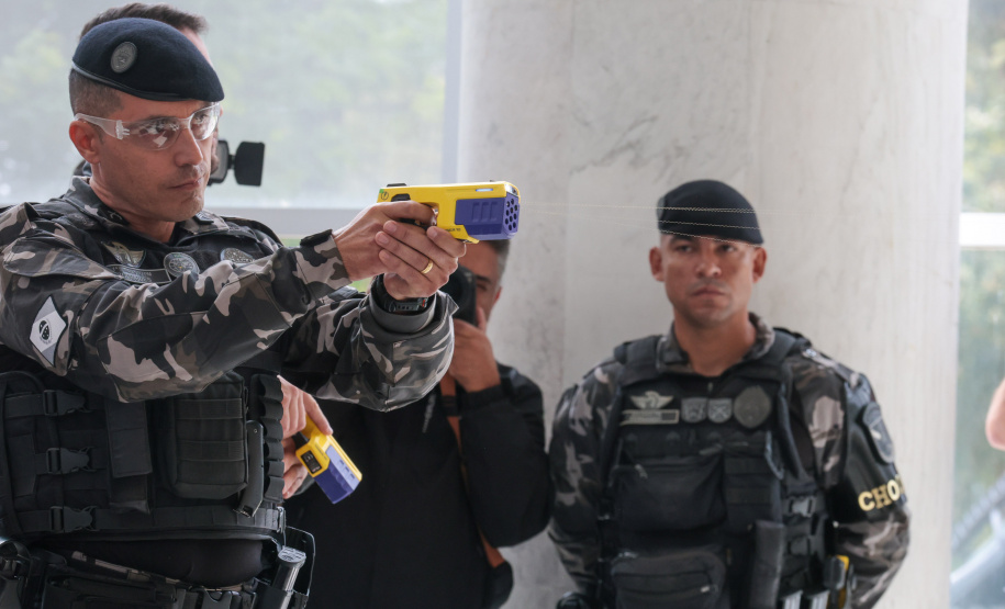 Com tecnologia de última geração, Paraná entrega 1,4 mil armas não letais para as polícias