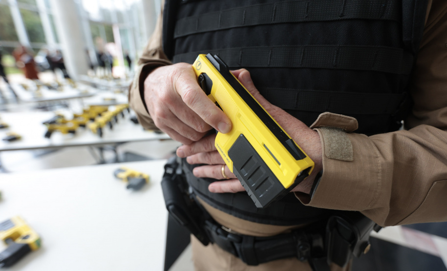 Com tecnologia de última geração, Paraná entrega 1,4 mil armas não letais para as polícias