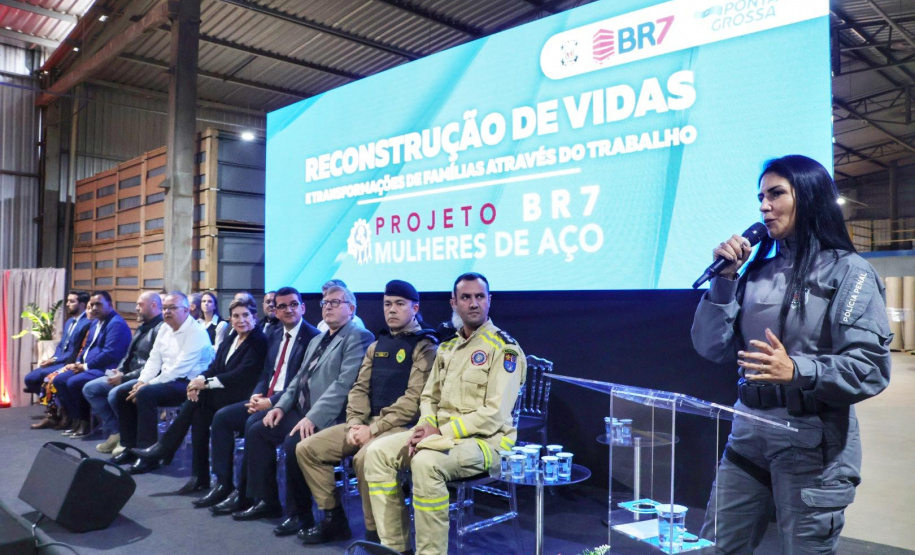 Solenidade marca a contratação de apenadas do regime fechado por empresa privada em Ponta Grossa