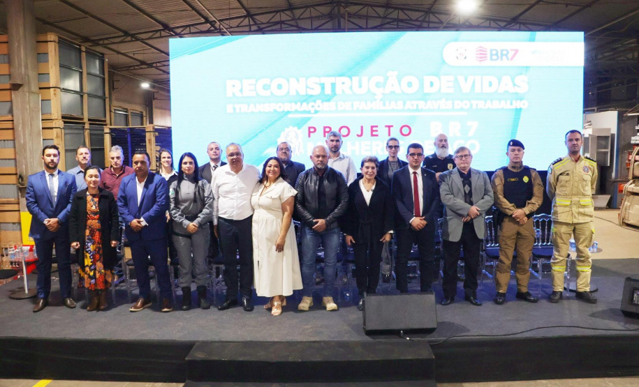 Solenidade marca a contratação de apenadas do regime fechado por empresa privada em Ponta Grossa