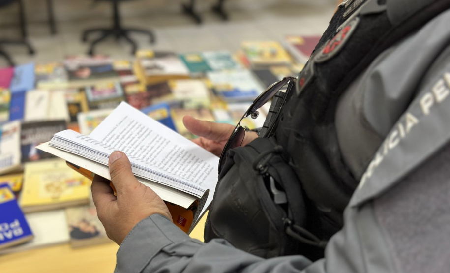 Projeto Viagem do Livro atinge 2.400 livros com doação à Cadeia Pública de Paranacity