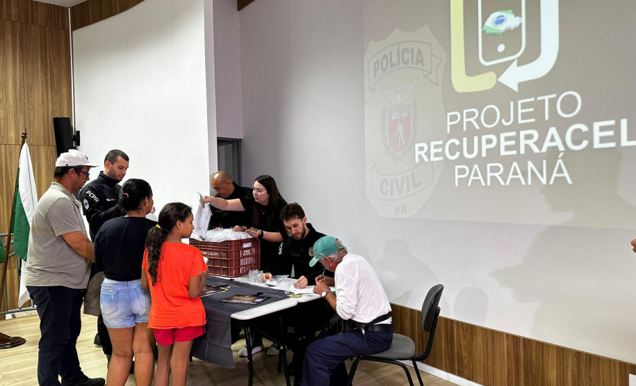 PCPR recupera e devolve mais de 100 celulares roubados ou furtados em Cascavel
