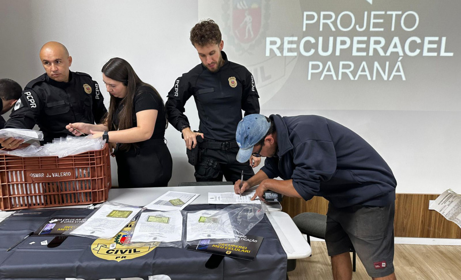 PCPR recupera e devolve mais de 100 celulares roubados ou furtados em Cascavel