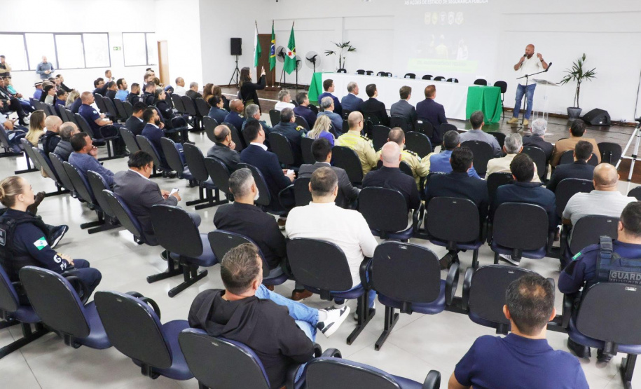 Secretário Hudson participa de reunião da ASSOMEC em Colombo