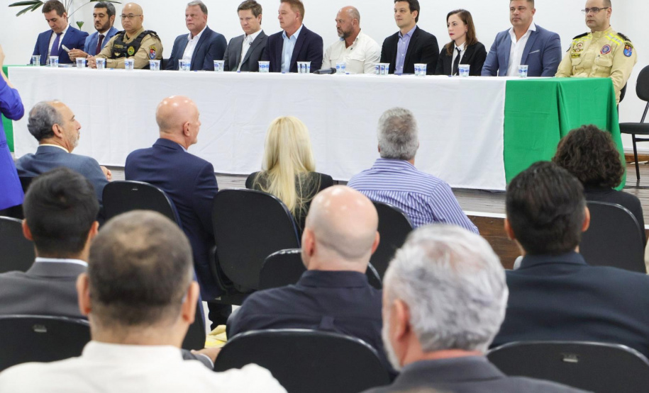 Secretário Hudson participa de reunião da ASSOMEC em Colombo