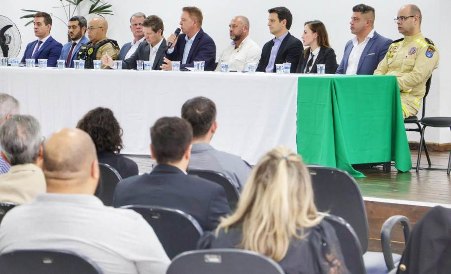 Secretário Hudson participa de reunião da ASSOMEC em Colombo