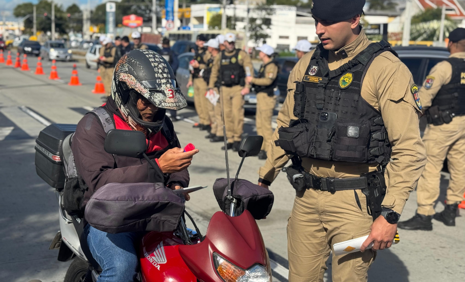 BPTran promove blitz educativa como parte prática do curso de Educação para o Trânsito