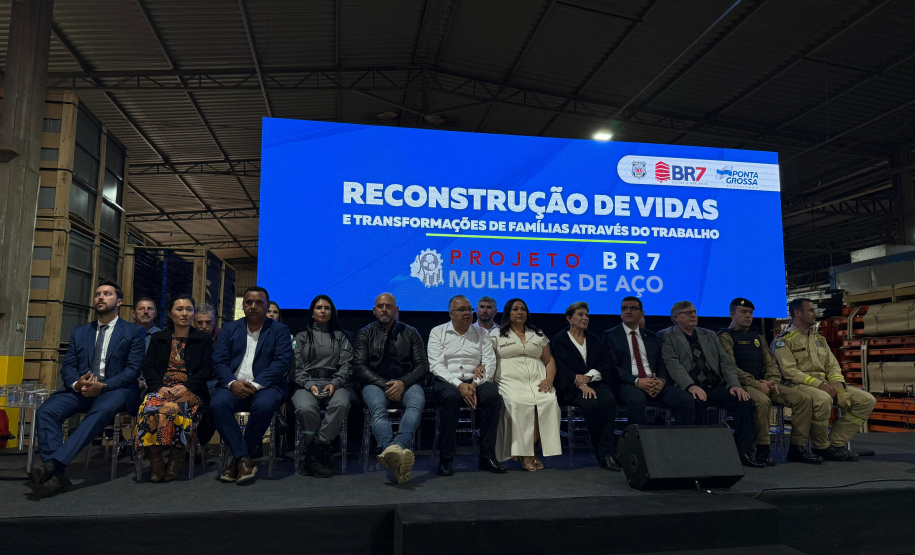 Solenidade marca a contratação de apenadas do regime fechado por empresa privada em Ponta Grossa