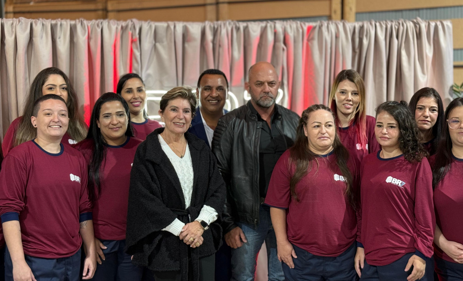 Solenidade marca a contratação de apenadas do regime fechado por empresa privada em Ponta Grossa