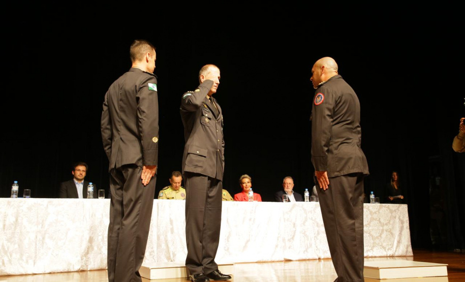 CBMPR realiza troca de comando do 2°CRBM e do 3°BBM de Londrina