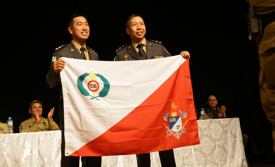 CBMPR realiza troca de comando do 2°CRBM e do 3°BBM de Londrina