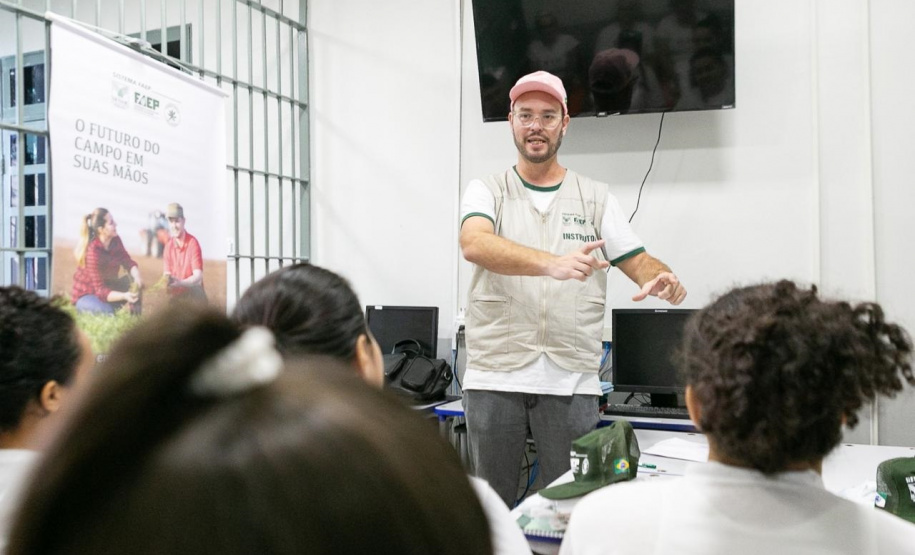 Curso de produção de doces é realizado na Cadeia Pública Feminina de Astorga como ação de reintegração social