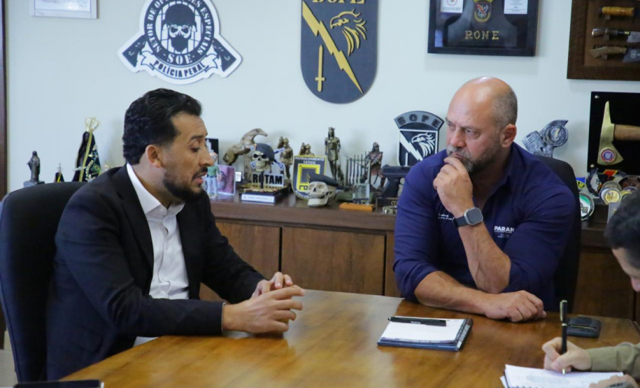 Secretário Hudson se reúne com deputado estadual Soldado Adriano José