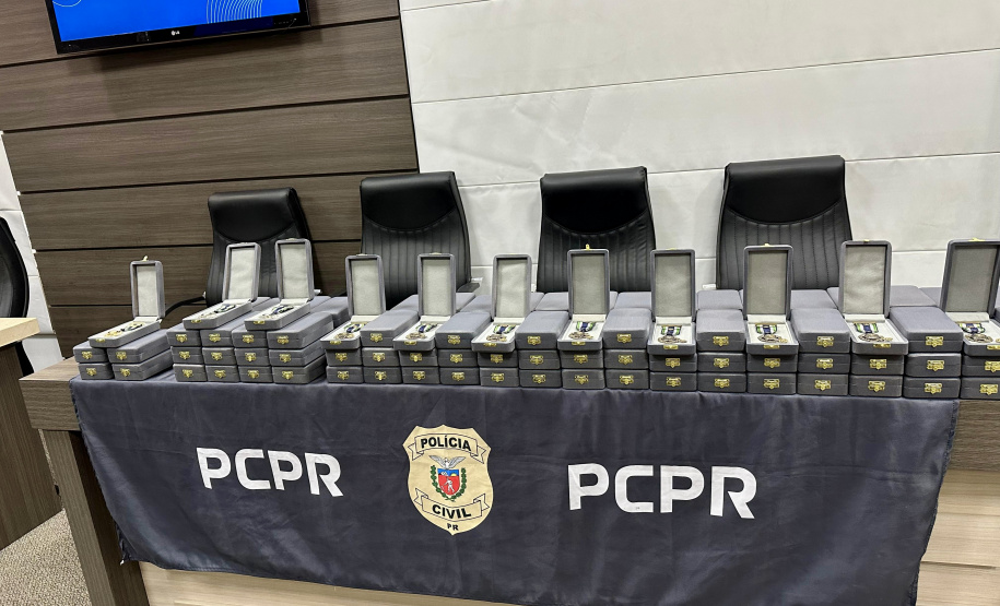 PCPR homenageia 127 servidores com Medalhas de Serviço Policial em Maringá