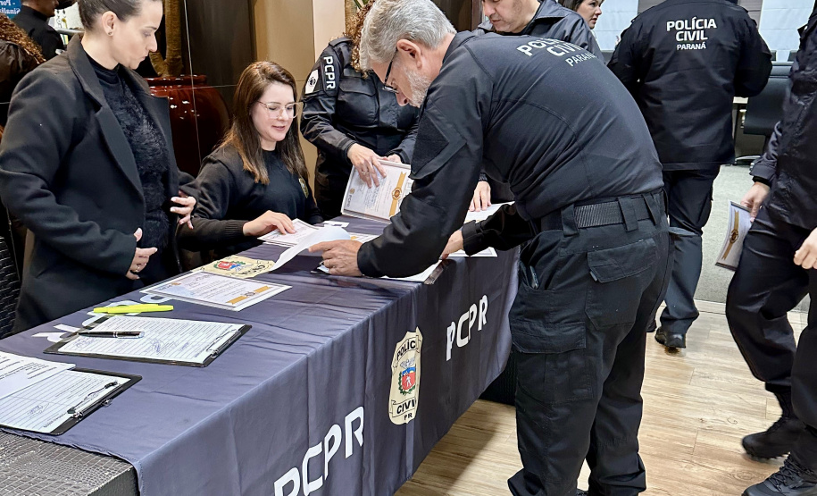 PCPR homenageia 127 servidores com Medalhas de Serviço Policial em Maringá