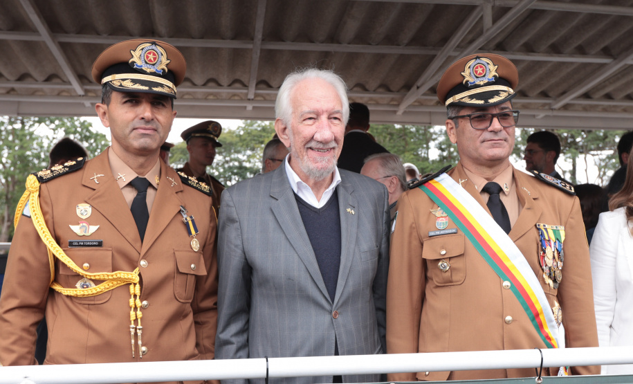 Medalha Coronel Sarmento: secretários e autoridades recebem honraria da PMPR