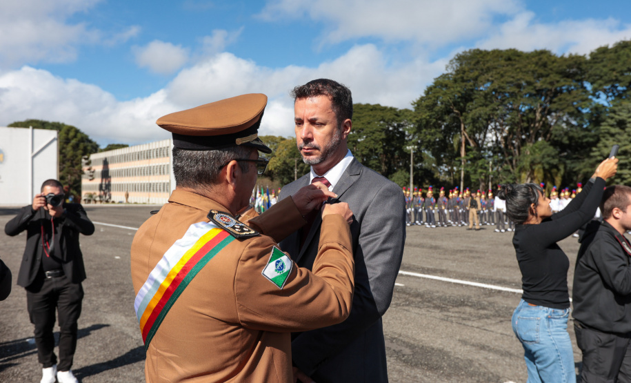 Medalha Coronel Sarmento: secretários e autoridades recebem honraria da PMPR
