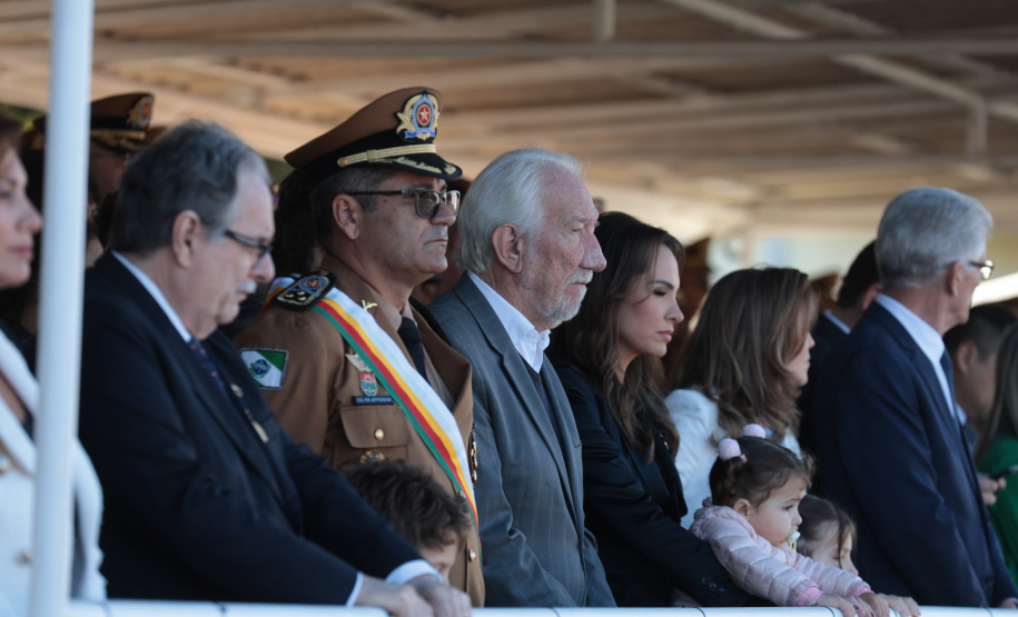 Medalha Coronel Sarmento: secretários e autoridades recebem honraria da PMPR