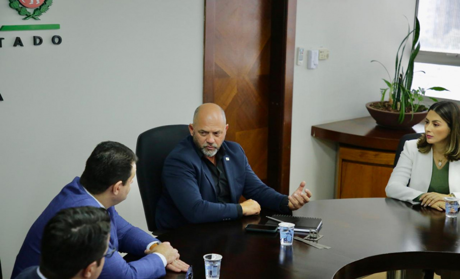 Secretário Hudson se reúne com deputada estadual Mabel Canto e deputado estadual Alexandre Amaro