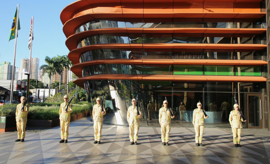 Corpo de Bombeiros promove solenidade de posse do 4° CRBM e troca de comando do 5° BBM de Maringá