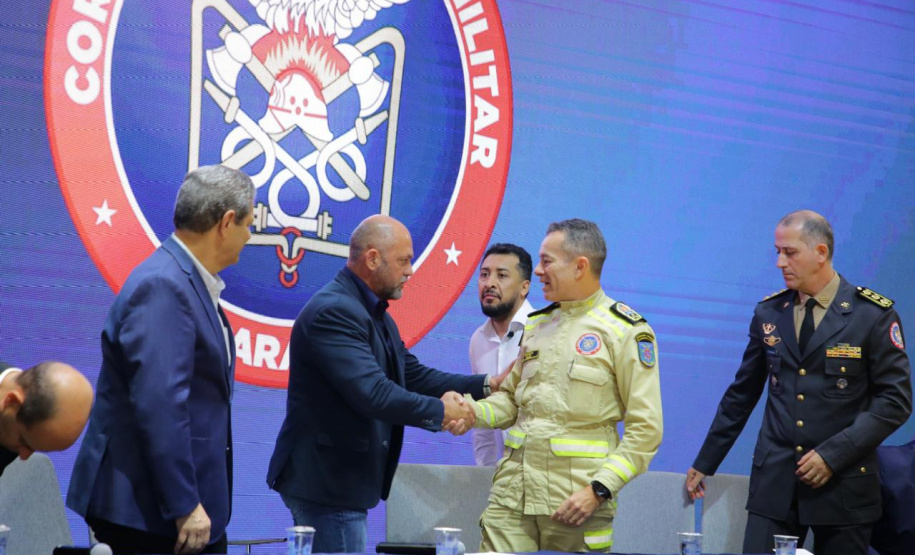 Corpo de Bombeiros promove solenidade de posse do 4° CRBM e troca de comando do 5° BBM de Maringá