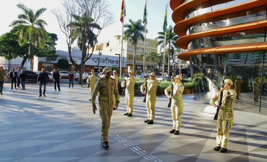 Corpo de Bombeiros promove solenidade de posse do 4° CRBM e troca de comando do 5° BBM de Maringá