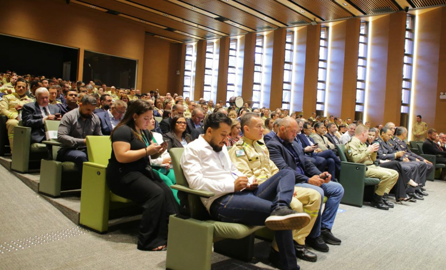Corpo de Bombeiros promove solenidade de posse do 4° CRBM e troca de comando do 5° BBM de Maringá
