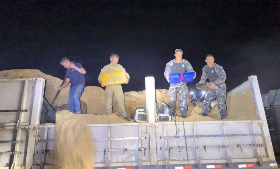 PMPR apreende caminhão com 4 toneladas de maconha em Piraí do Sul