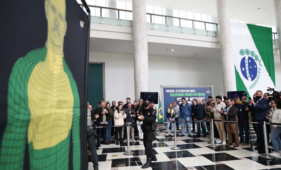 Com tecnologia de última geração, Paraná entrega 1,4 mil armas não letais para as polícias