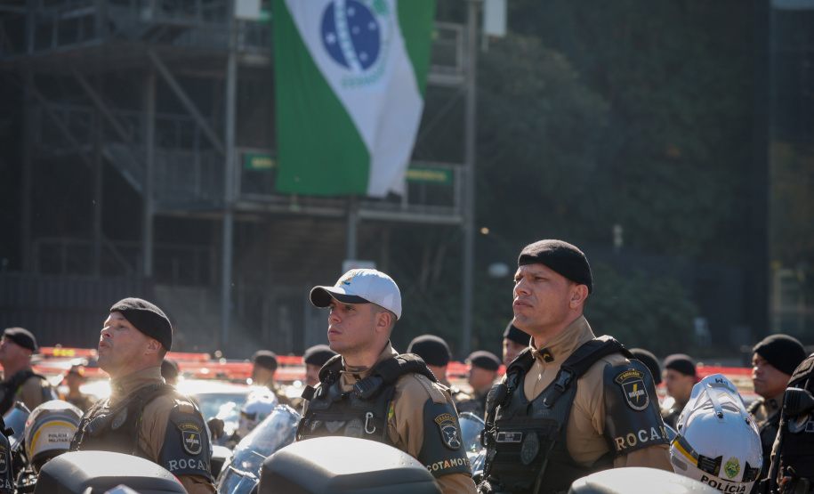 Ratinho Junior entrega 431 motos e viaturas para a PMPR
