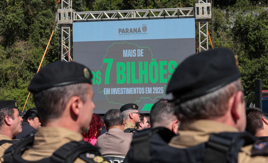 Ratinho Junior entrega 431 motos e viaturas para a PMPR