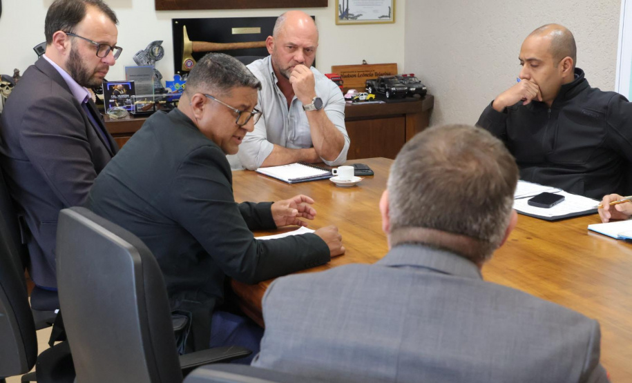 Secretário Hudson recebe o prefeito de Rio Negro, Alessandro Cristian Von Linsingen