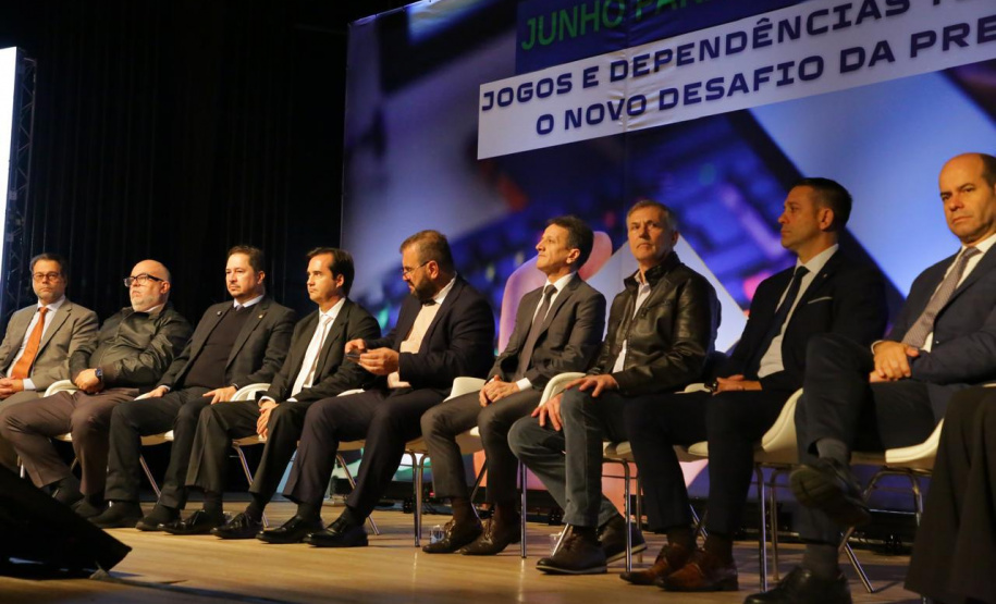 Campanha Junho Paraná Sem Drogas é lançada com alerta sobre dependência tecnológica