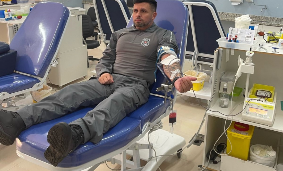 Junho Vermelho: policiais penais e servidores terceirizados aderem à campanha e realizam doação de sangue em Umuarama