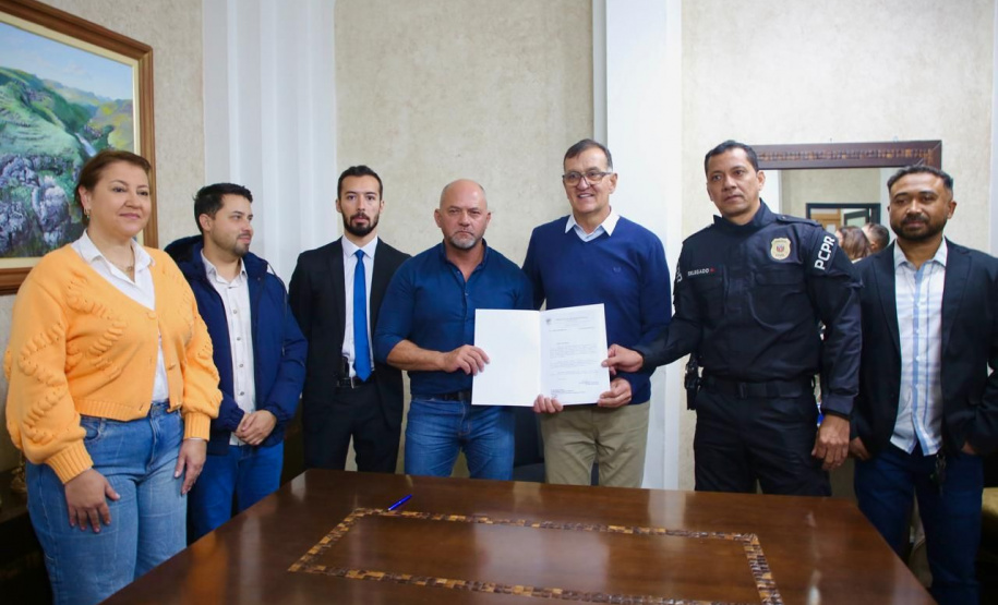 O Secretário da Segurança Pública, Hudson Leôncio Teixeira, participou nesta quinta-feira (05), do 1º Seminário dos CONSEGs dos Campos Gerais, realizado pela Prefeitura Municipal de Tibagi, por meio do Conselho Comunitário de Segurança (CONSEG).