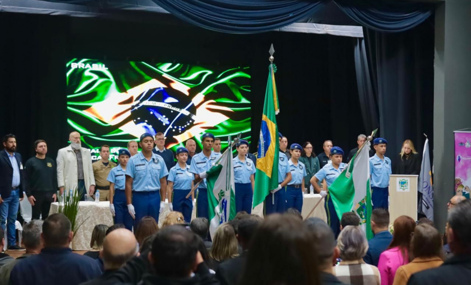 O Secretário da Segurança Pública, Hudson Leôncio Teixeira, participou nesta quinta-feira (05), do 1º Seminário dos CONSEGs dos Campos Gerais, realizado pela Prefeitura Municipal de Tibagi, por meio do Conselho Comunitário de Segurança (CONSEG).