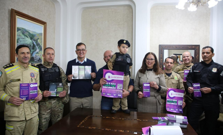 O Secretário da Segurança Pública, Hudson Leôncio Teixeira, participou nesta quinta-feira (05), do 1º Seminário dos CONSEGs dos Campos Gerais, realizado pela Prefeitura Municipal de Tibagi, por meio do Conselho Comunitário de Segurança (CONSEG).