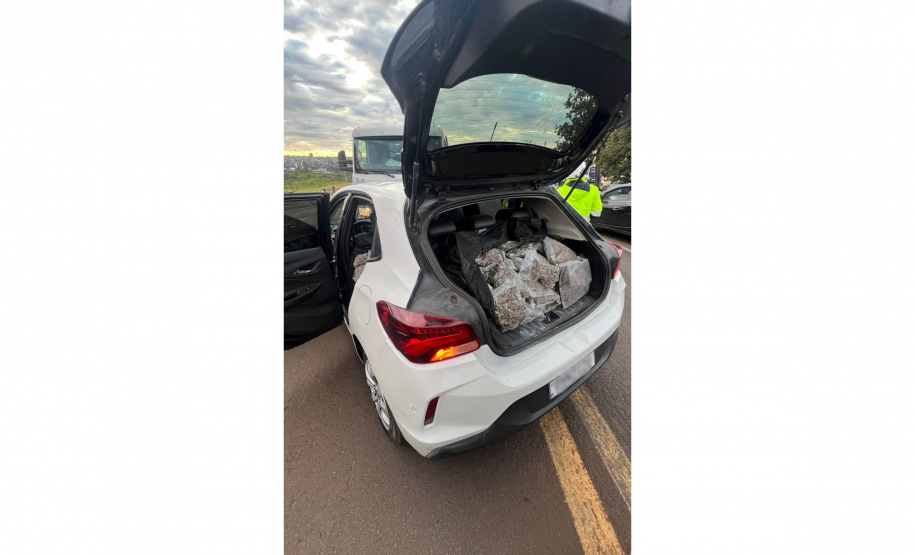 Câmeras térmicas: Falcão da PMPR detecta fugitivo que transportava 215 kg de drogas