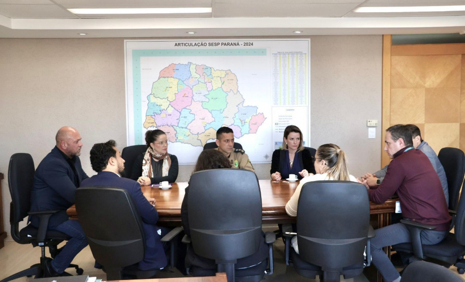 Secretário Hudson se reúne com deputado estdual e comitiva de Guaíra