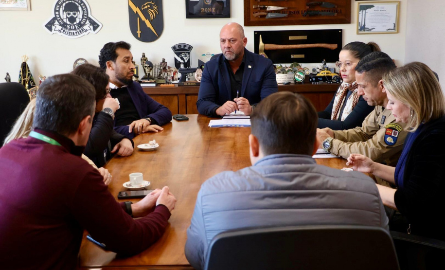 Secretário Hudson se reúne com deputado estdual e comitiva de Guaíra