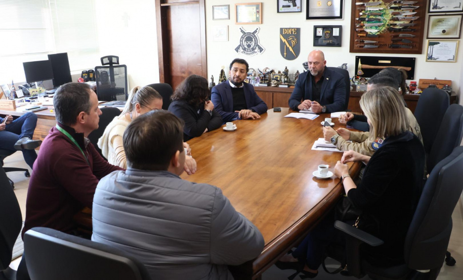 Secretário Hudson se reúne com deputado estdual e comitiva de Guaíra