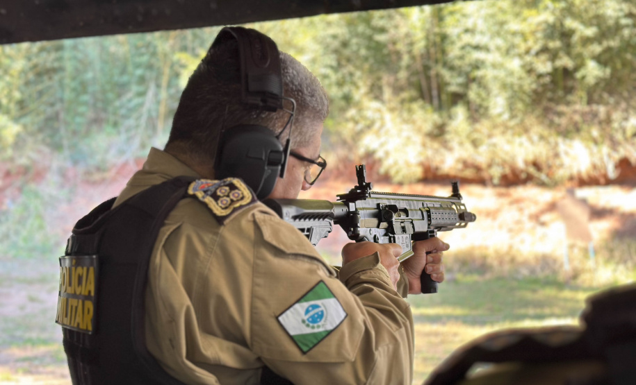 PMPR apresenta novos fuzis e simulador de tiro de alta tecnologia em evento na APMG